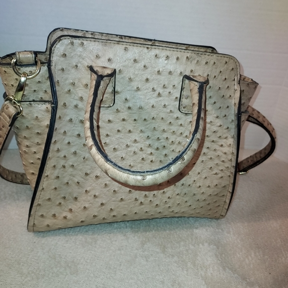 London Fog Faux Ostrich Leather Tan Hand Bag - Picture 2 of 7